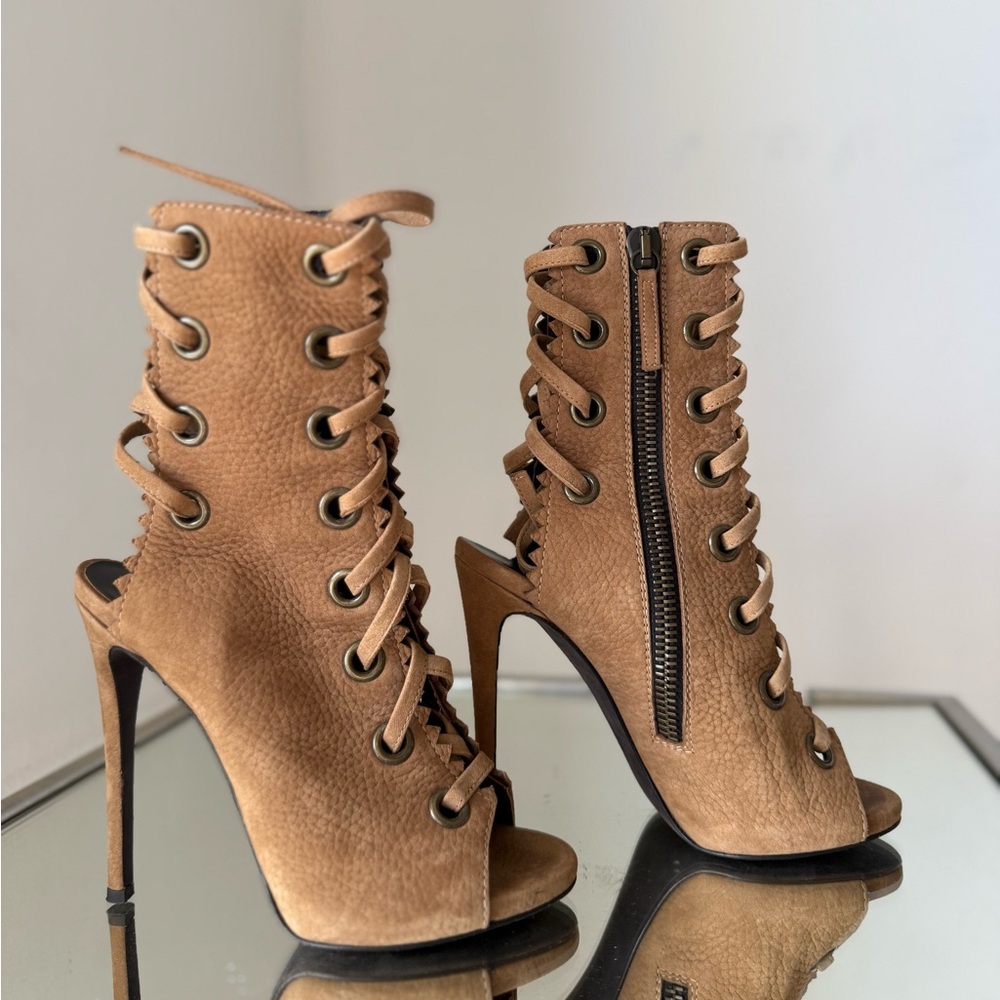 EUC Giuseppe Zanotti Nubuck Lace-Up Ankle
Boots $1,595 36 - Picture 12 of 16